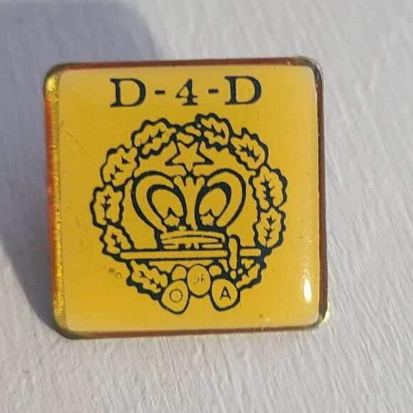 Order Of The Amaranth D-4-D Vintage Crown Lapel Pin - Picture 2 of 4